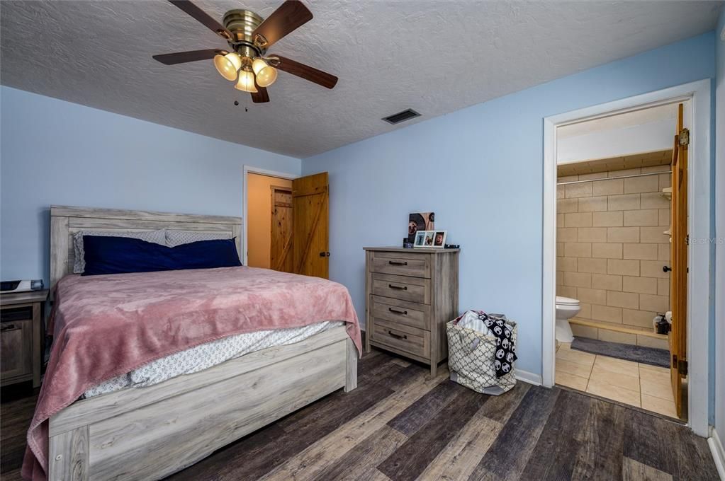 На продажу: $418,000 (3 спален, 2 ванн, 2384 Квадратных фут)