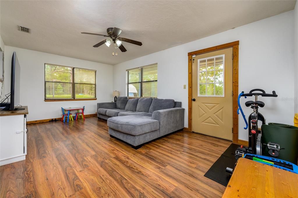 На продажу: $418,000 (3 спален, 2 ванн, 2384 Квадратных фут)