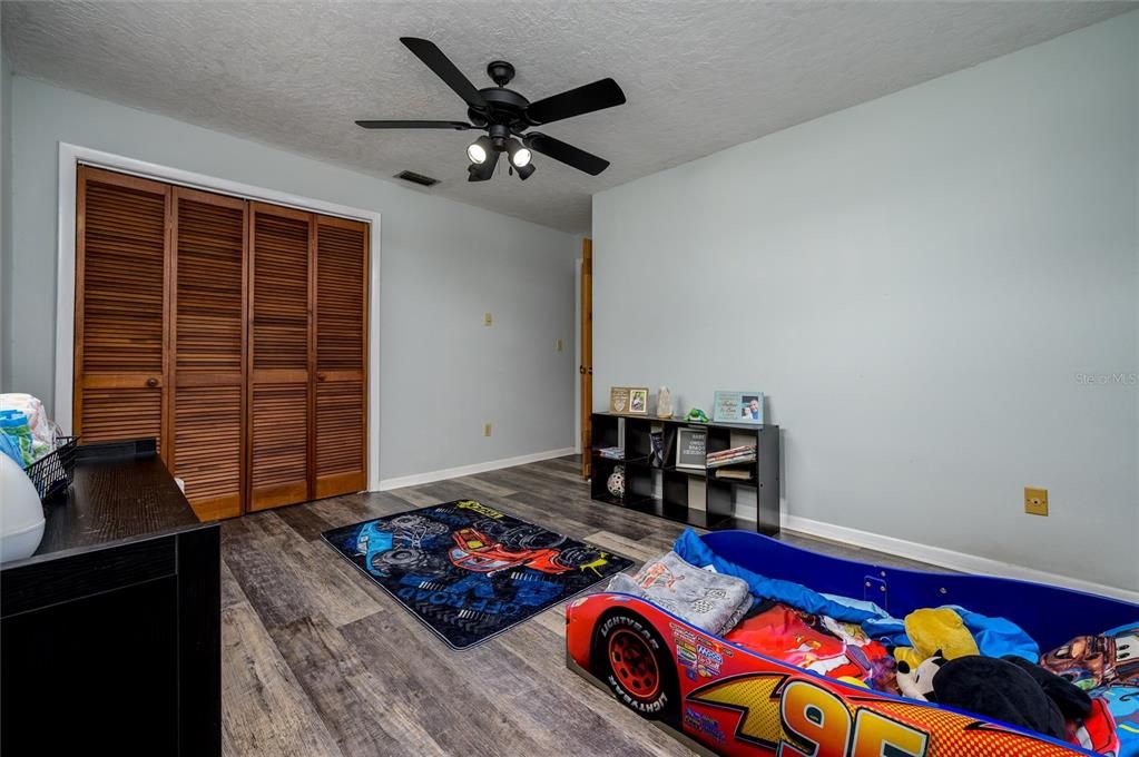 На продажу: $418,000 (3 спален, 2 ванн, 2384 Квадратных фут)