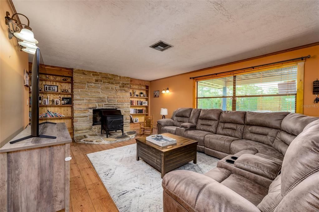 На продажу: $418,000 (3 спален, 2 ванн, 2384 Квадратных фут)