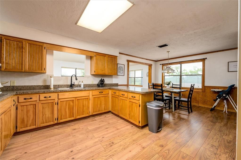 На продажу: $418,000 (3 спален, 2 ванн, 2384 Квадратных фут)