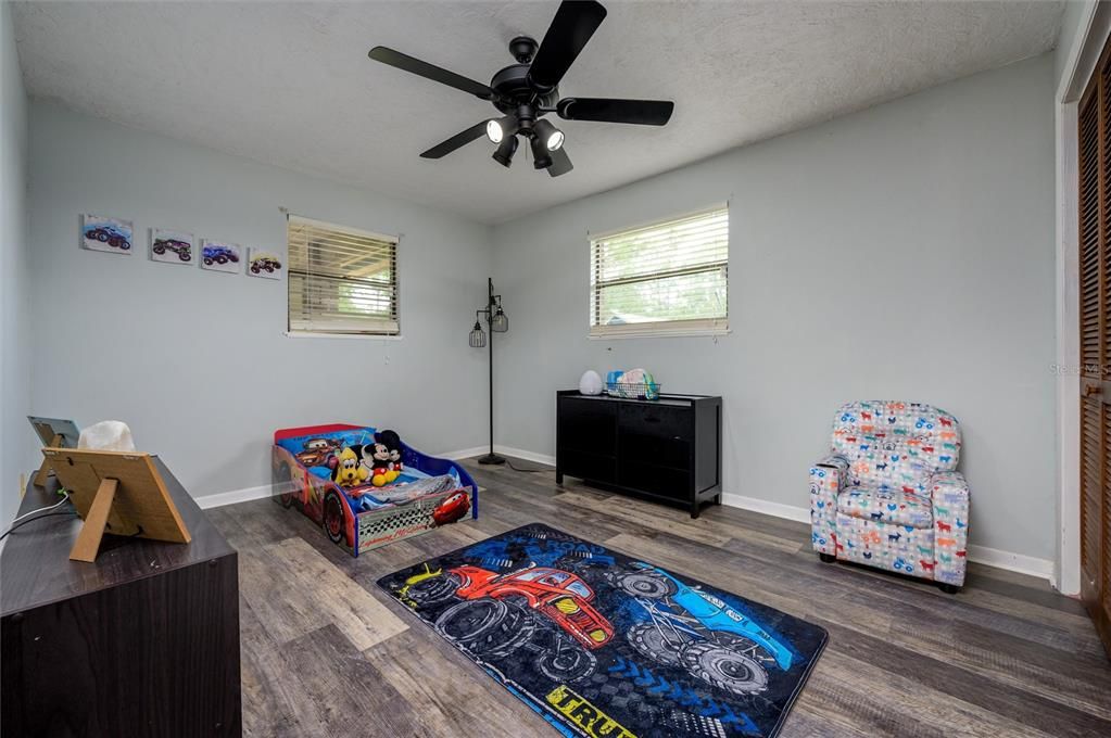 На продажу: $418,000 (3 спален, 2 ванн, 2384 Квадратных фут)