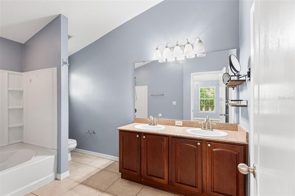 Active With Contract: $2,150 (3 beds, 2 baths, 1864 Square Feet)
