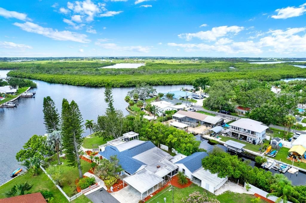 En Venta: $699,000 (2 camas, 2 baños, 1940 Pies cuadrados)