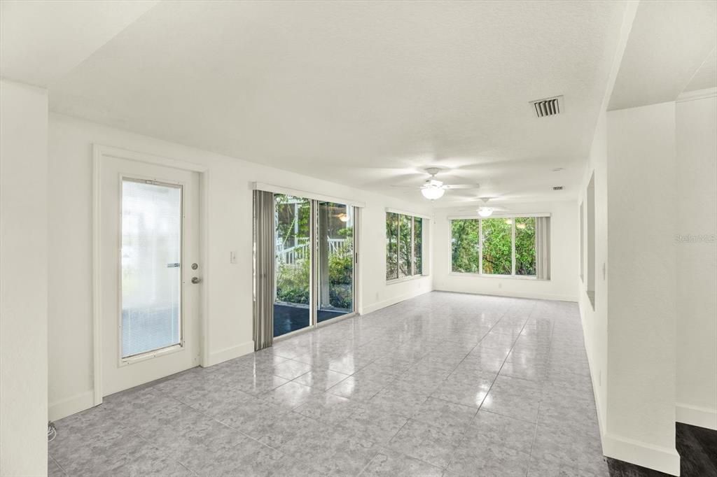En Venta: $699,000 (2 camas, 2 baños, 1940 Pies cuadrados)
