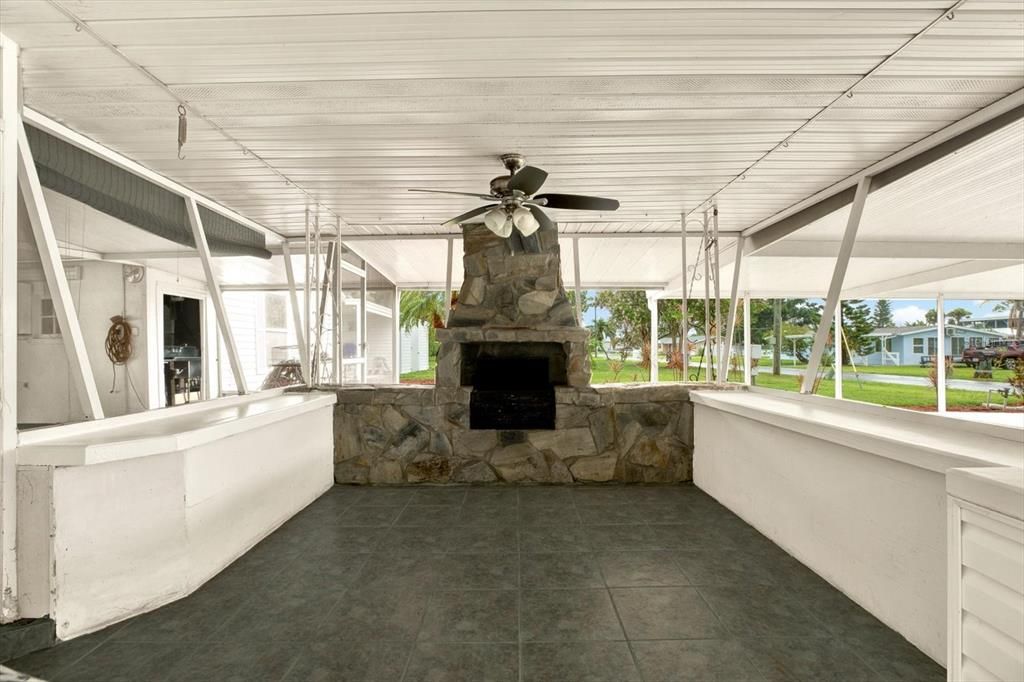 En Venta: $699,000 (2 camas, 2 baños, 1940 Pies cuadrados)