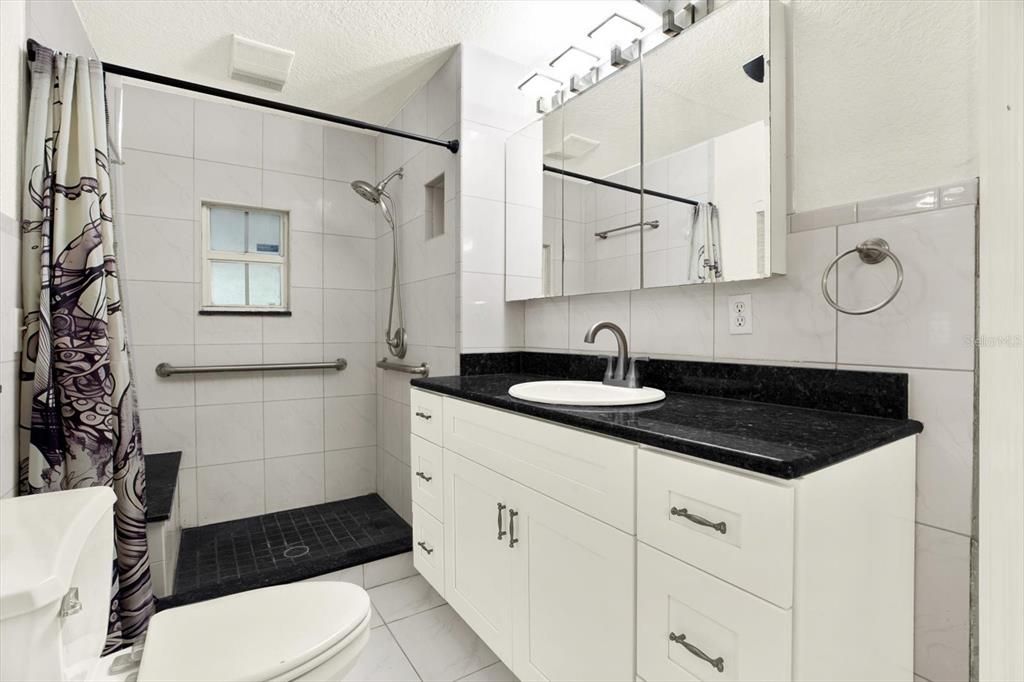 En Venta: $699,000 (2 camas, 2 baños, 1940 Pies cuadrados)