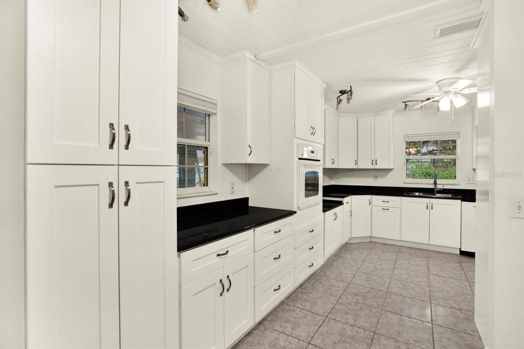 En Venta: $699,000 (2 camas, 2 baños, 1940 Pies cuadrados)
