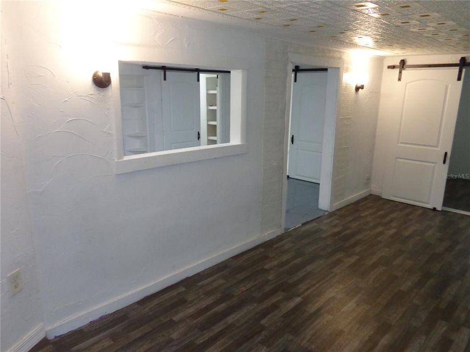 待售: $152,700 (2 贝兹, 1 浴室, 963 平方英尺)