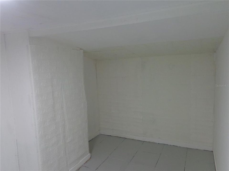 待售: $152,700 (2 贝兹, 1 浴室, 963 平方英尺)