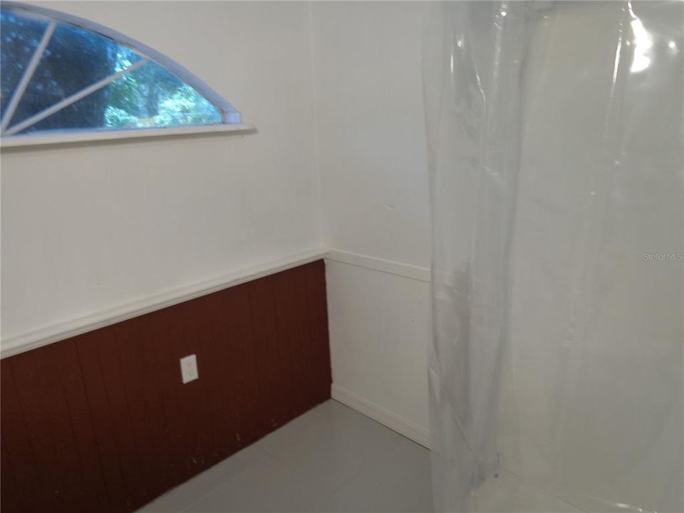 待售: $152,700 (2 贝兹, 1 浴室, 963 平方英尺)