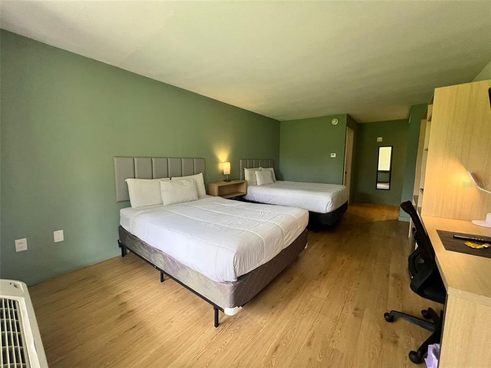 合同活跃: $90,000 (1 贝兹, 1 浴室, 325 平方英尺)