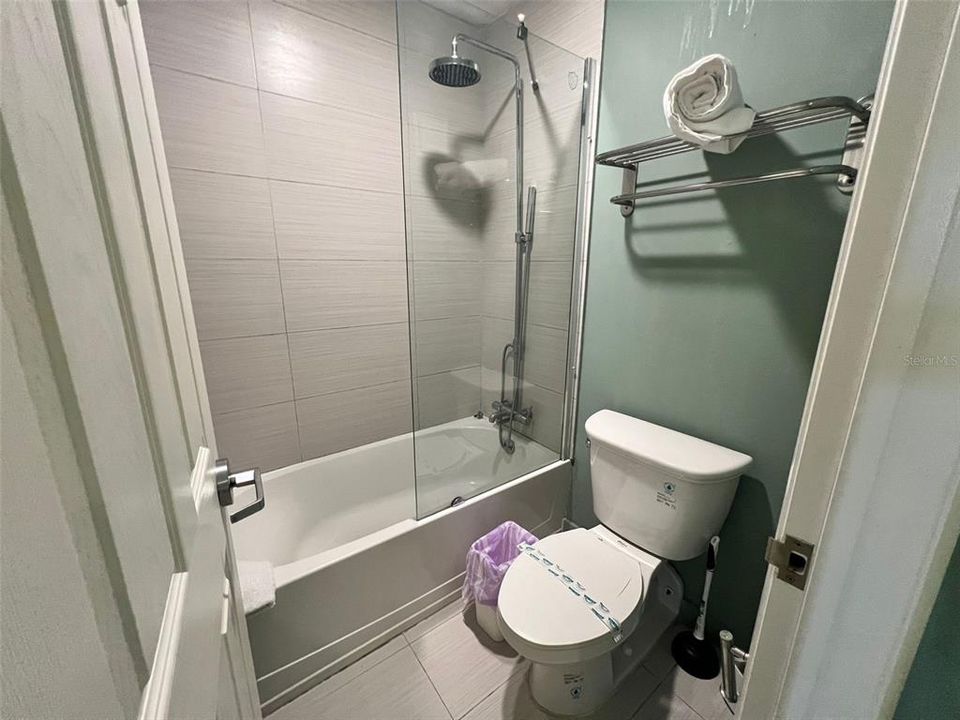 合同活跃: $90,000 (1 贝兹, 1 浴室, 325 平方英尺)