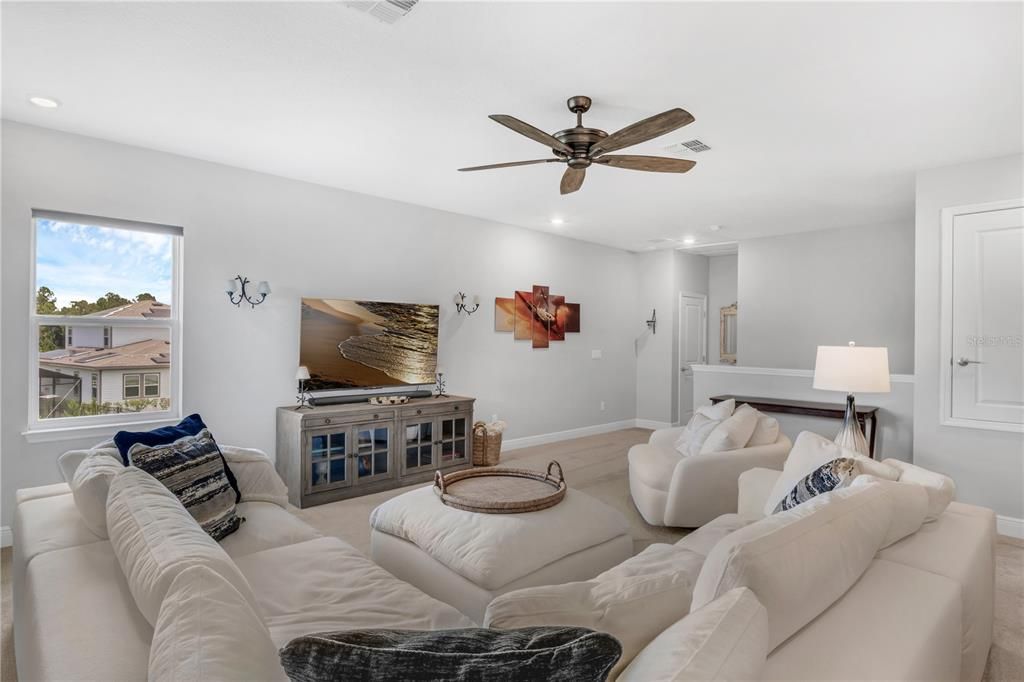 Под контрактом: $599,000 (5 спален, 3 ванн, 2995 Квадратных фут)