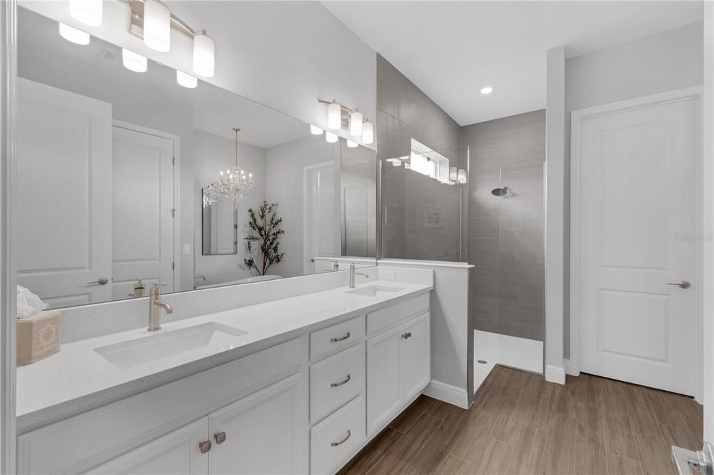 Под контрактом: $599,000 (5 спален, 3 ванн, 2995 Квадратных фут)