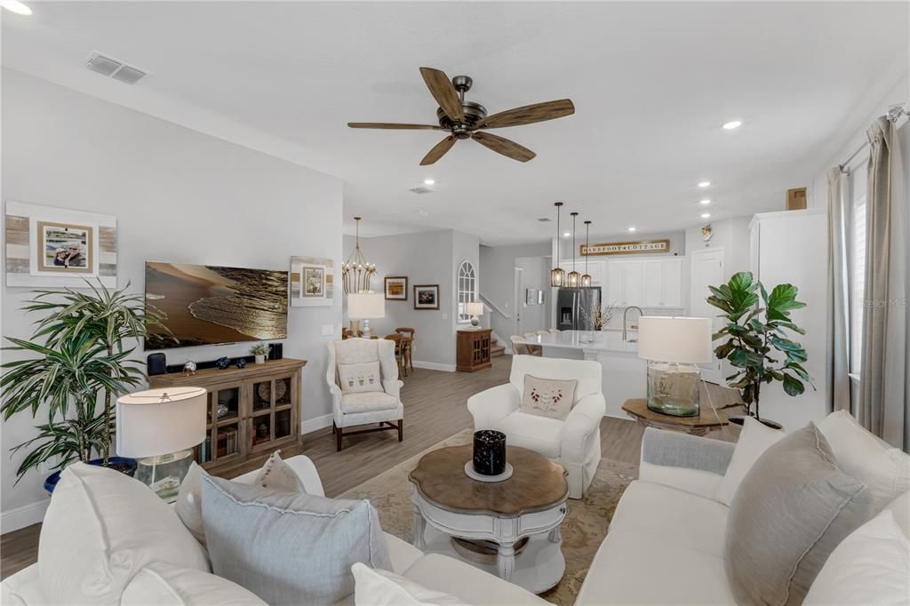 Под контрактом: $599,000 (5 спален, 3 ванн, 2995 Квадратных фут)