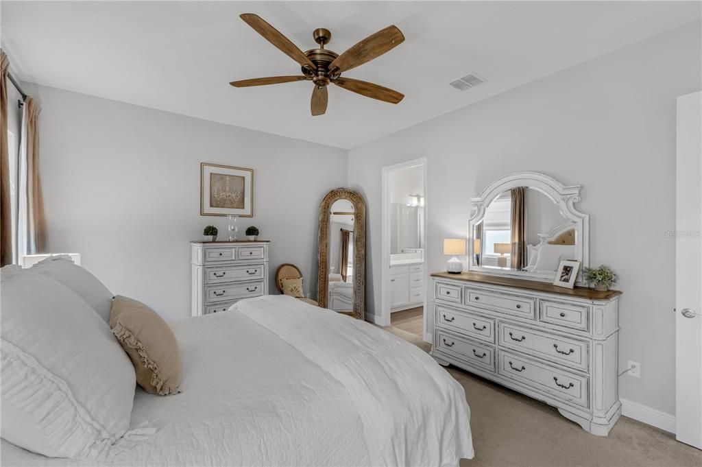 Под контрактом: $599,000 (5 спален, 3 ванн, 2995 Квадратных фут)