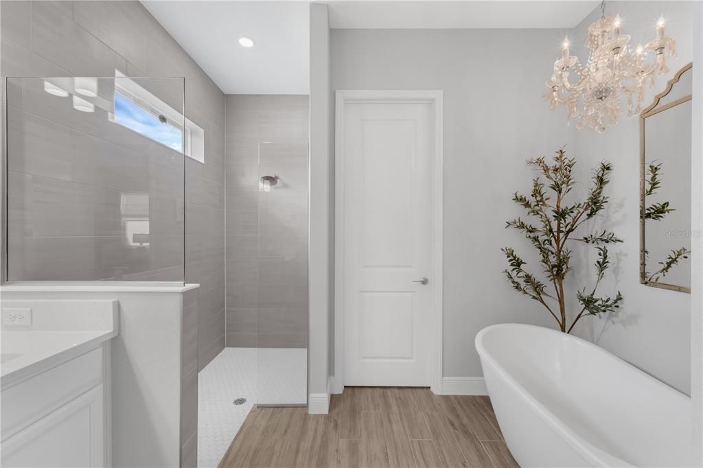 Под контрактом: $599,000 (5 спален, 3 ванн, 2995 Квадратных фут)