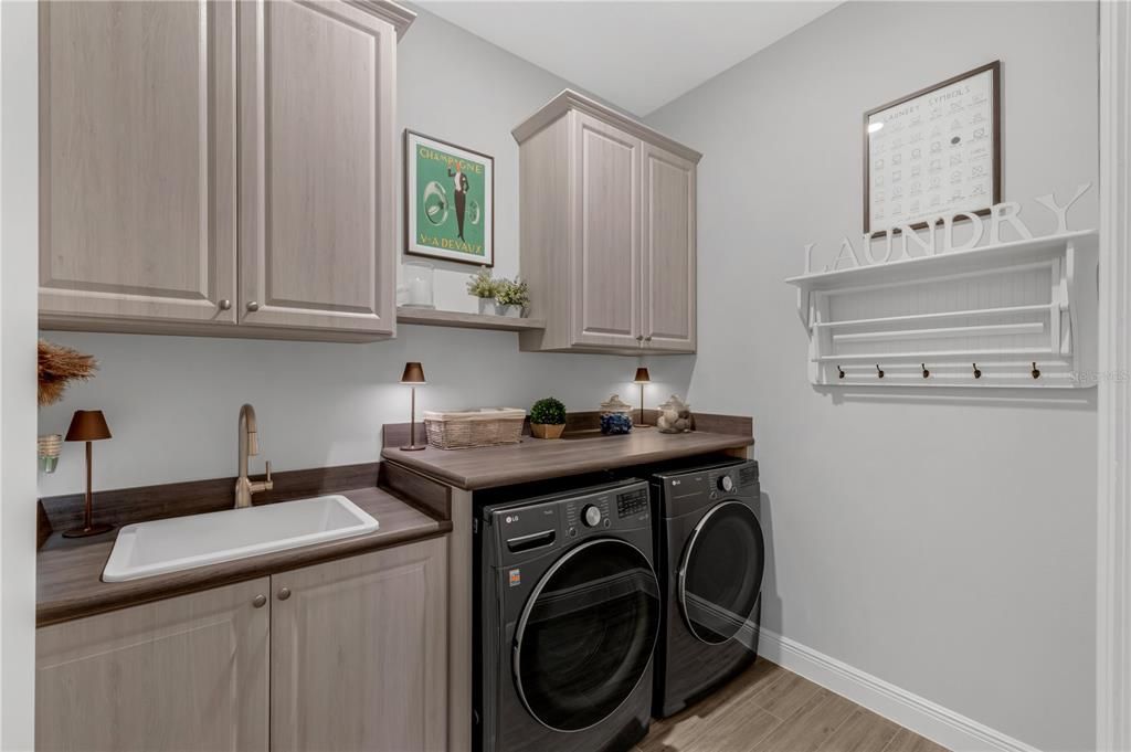 Под контрактом: $599,000 (5 спален, 3 ванн, 2995 Квадратных фут)