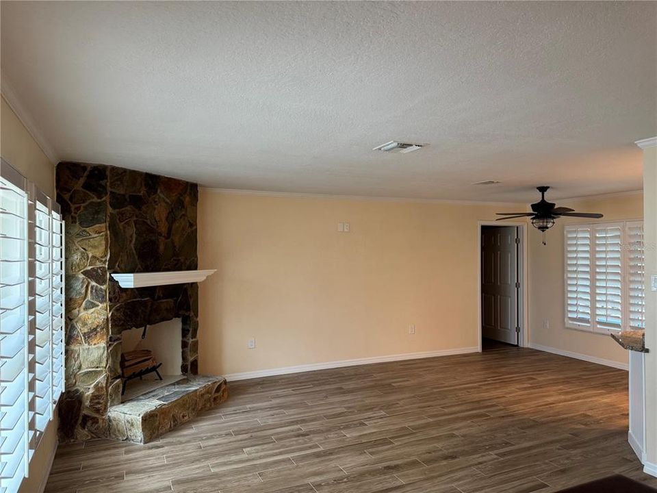 Active With Contract: $530,000 (3 beds, 2 baths, 1644 Square Feet)