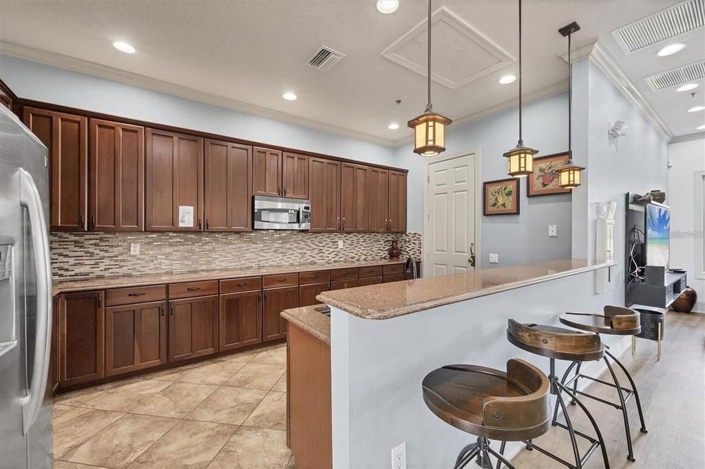 На продажу: $269,000 (3 спален, 2 ванн, 1585 Квадратных фут)