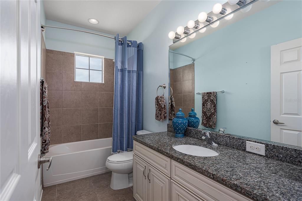 На продажу: $269,000 (3 спален, 2 ванн, 1585 Квадратных фут)