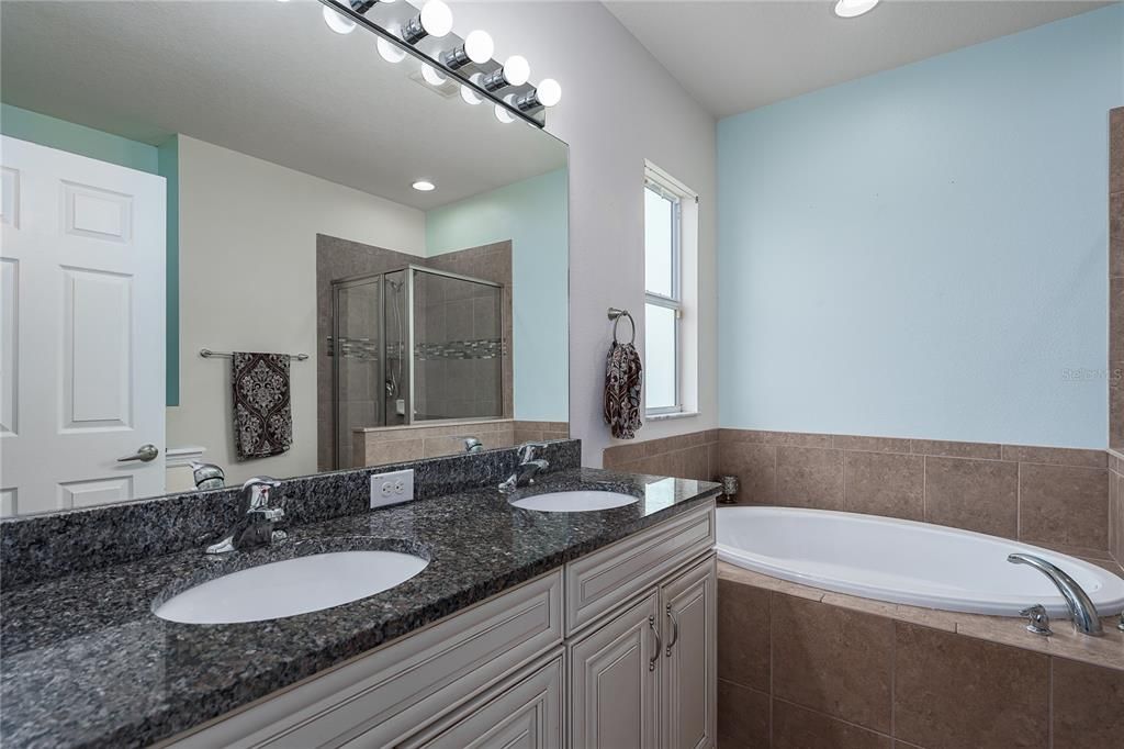 На продажу: $269,000 (3 спален, 2 ванн, 1585 Квадратных фут)