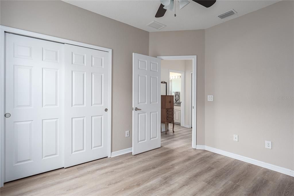 На продажу: $269,000 (3 спален, 2 ванн, 1585 Квадратных фут)