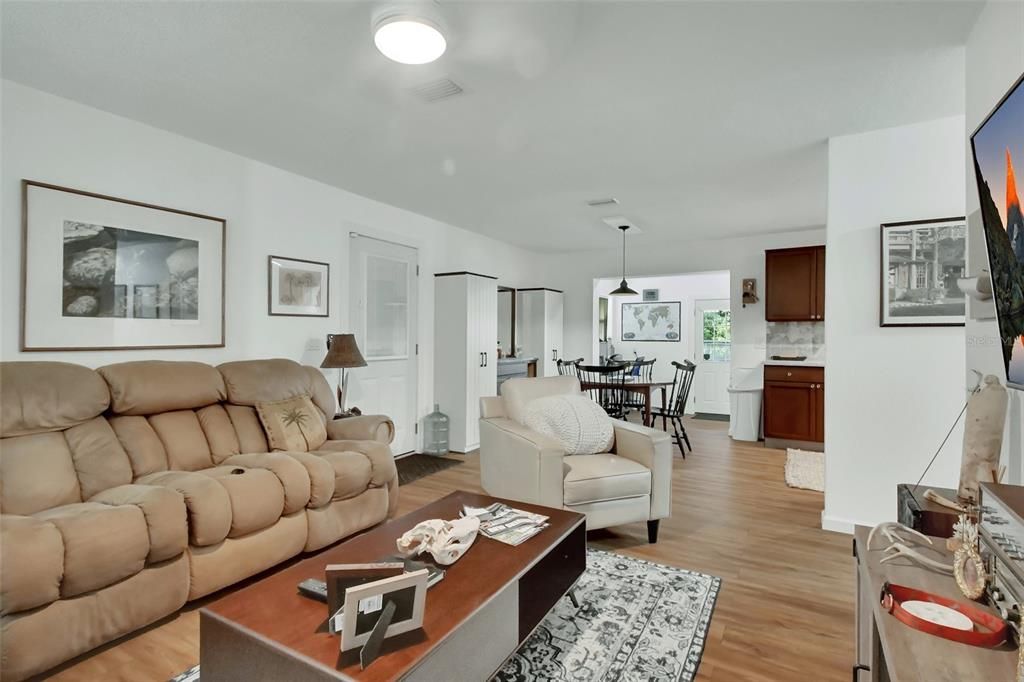 En Venta: $449,000 (3 camas, 2 baños, 1040 Pies cuadrados)