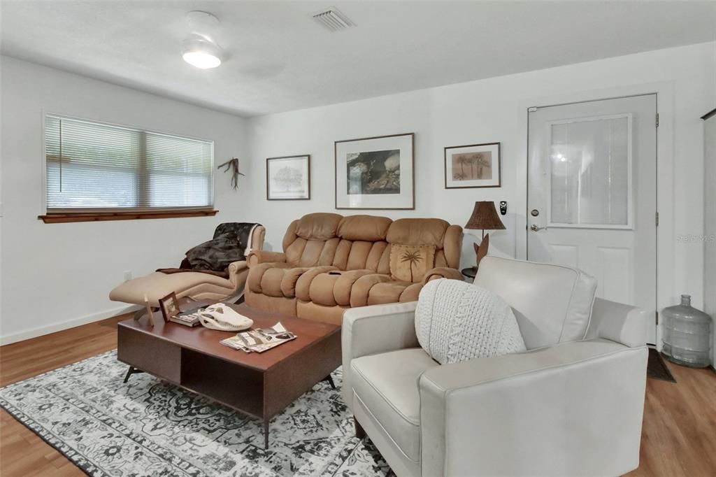 En Venta: $449,000 (3 camas, 2 baños, 1040 Pies cuadrados)