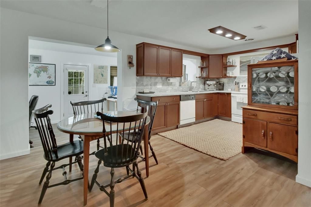 En Venta: $449,000 (3 camas, 2 baños, 1040 Pies cuadrados)