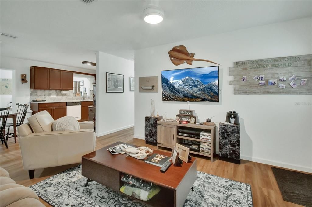 En Venta: $449,000 (3 camas, 2 baños, 1040 Pies cuadrados)