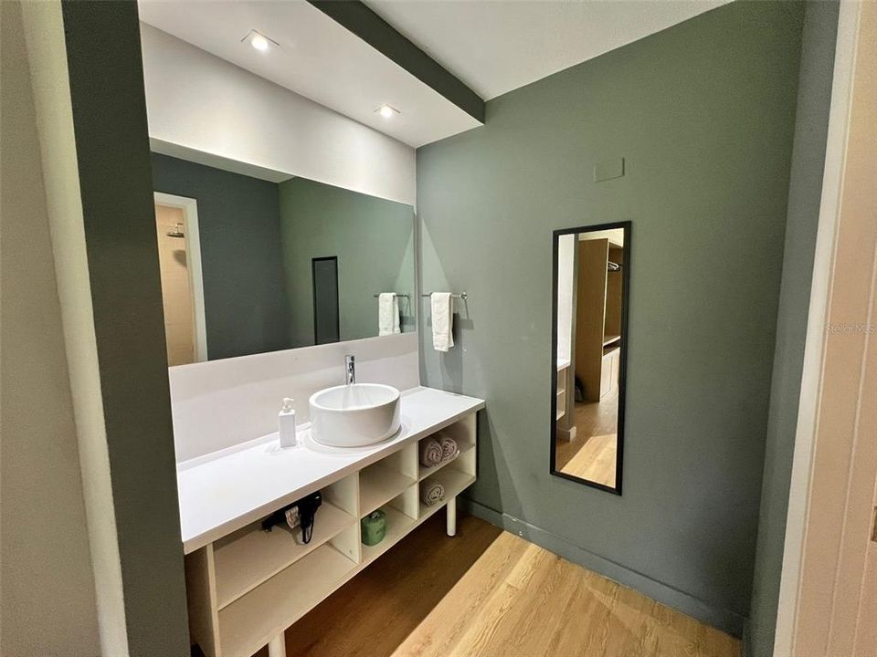 На продажу: $90,000 (1 спален, 1 ванн, 325 Квадратных фут)