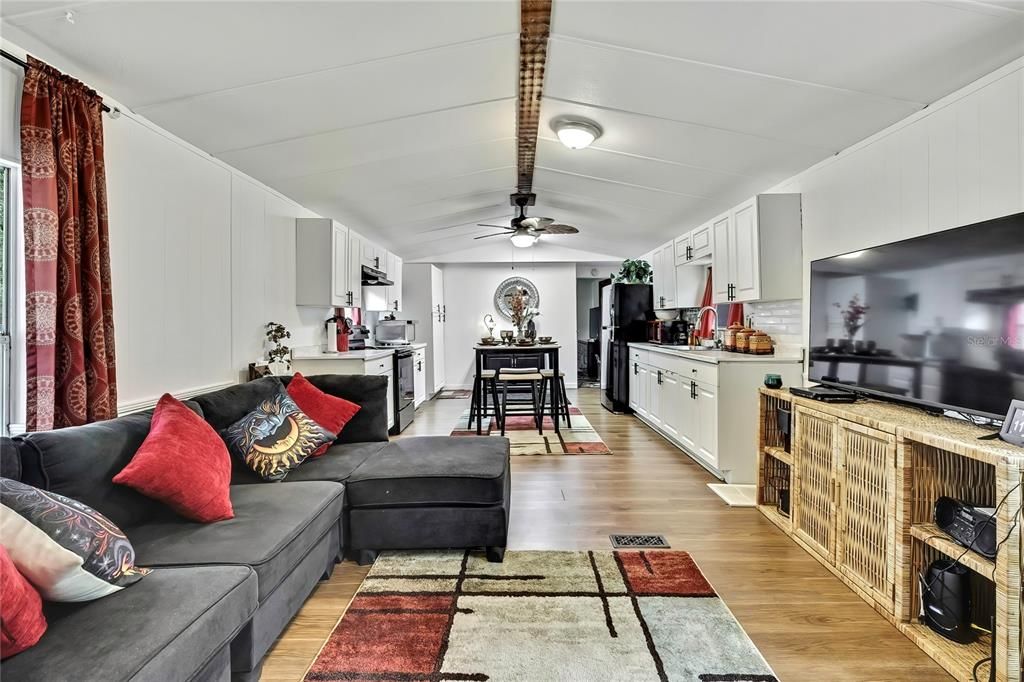 На продажу: $160,000 (2 спален, 2 ванн, 1134 Квадратных фут)