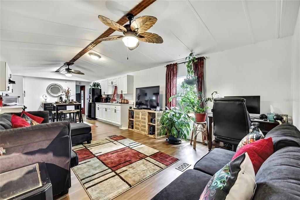 На продажу: $160,000 (2 спален, 2 ванн, 1134 Квадратных фут)