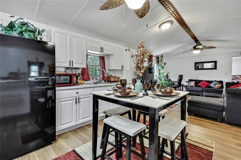 На продажу: $160,000 (2 спален, 2 ванн, 1134 Квадратных фут)