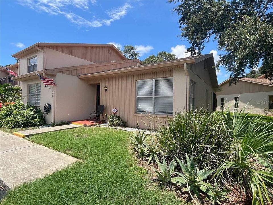 На продажу: $179,999 (2 спален, 2 ванн, 1318 Квадратных фут)