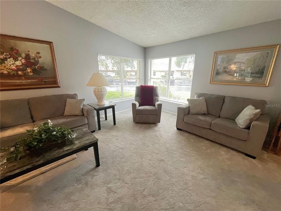 На продажу: $179,999 (2 спален, 2 ванн, 1318 Квадратных фут)