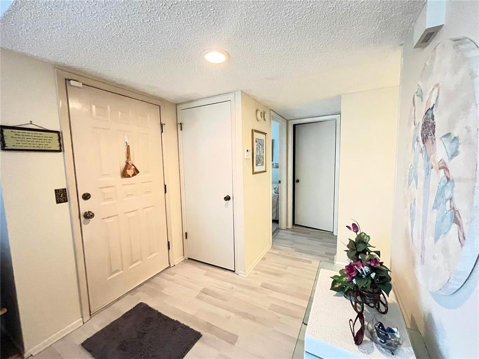 На продажу: $179,999 (2 спален, 2 ванн, 1318 Квадратных фут)