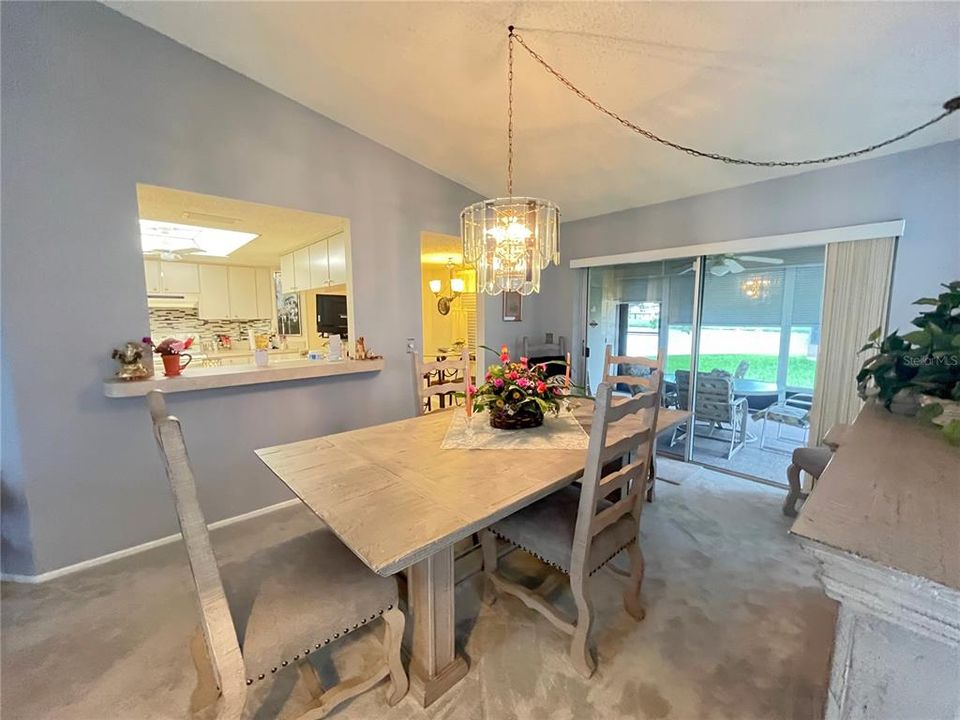 На продажу: $179,999 (2 спален, 2 ванн, 1318 Квадратных фут)