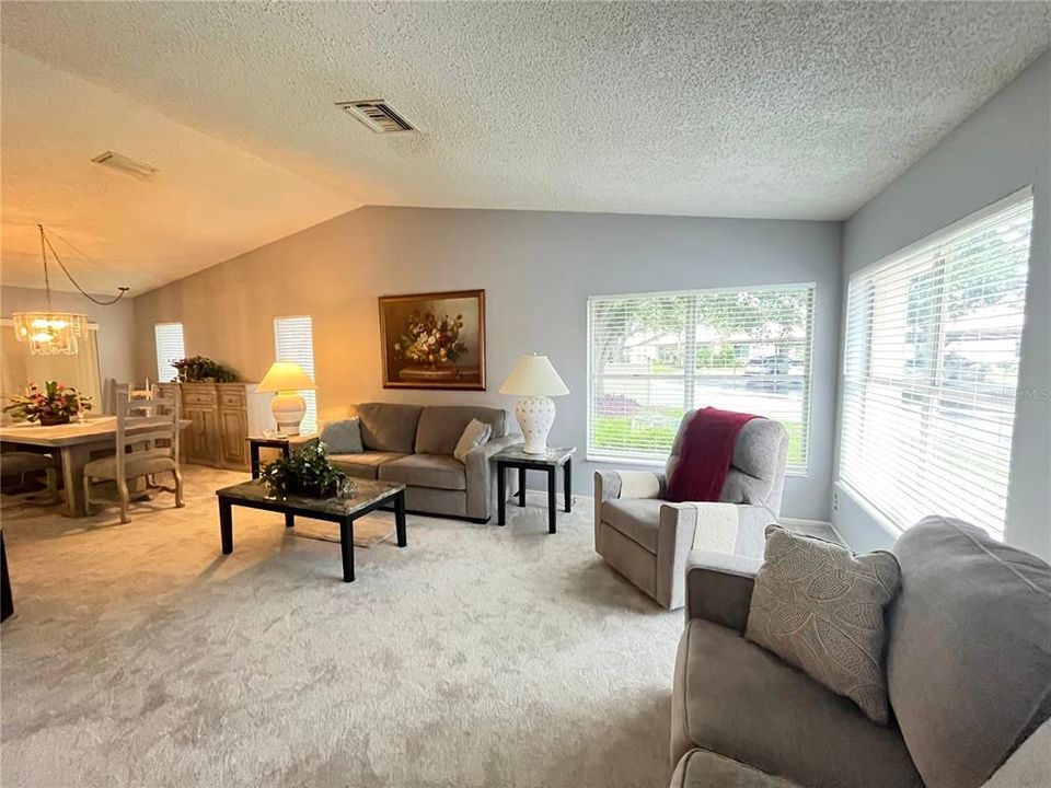 На продажу: $179,999 (2 спален, 2 ванн, 1318 Квадратных фут)