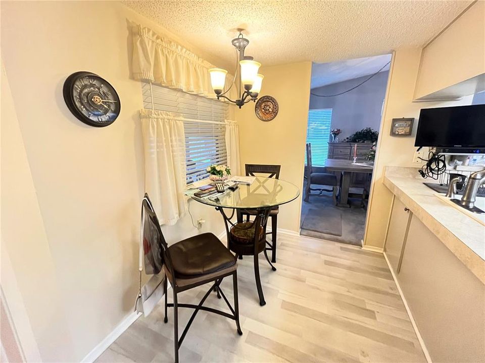 На продажу: $179,999 (2 спален, 2 ванн, 1318 Квадратных фут)