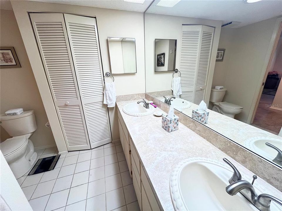 На продажу: $179,999 (2 спален, 2 ванн, 1318 Квадратных фут)