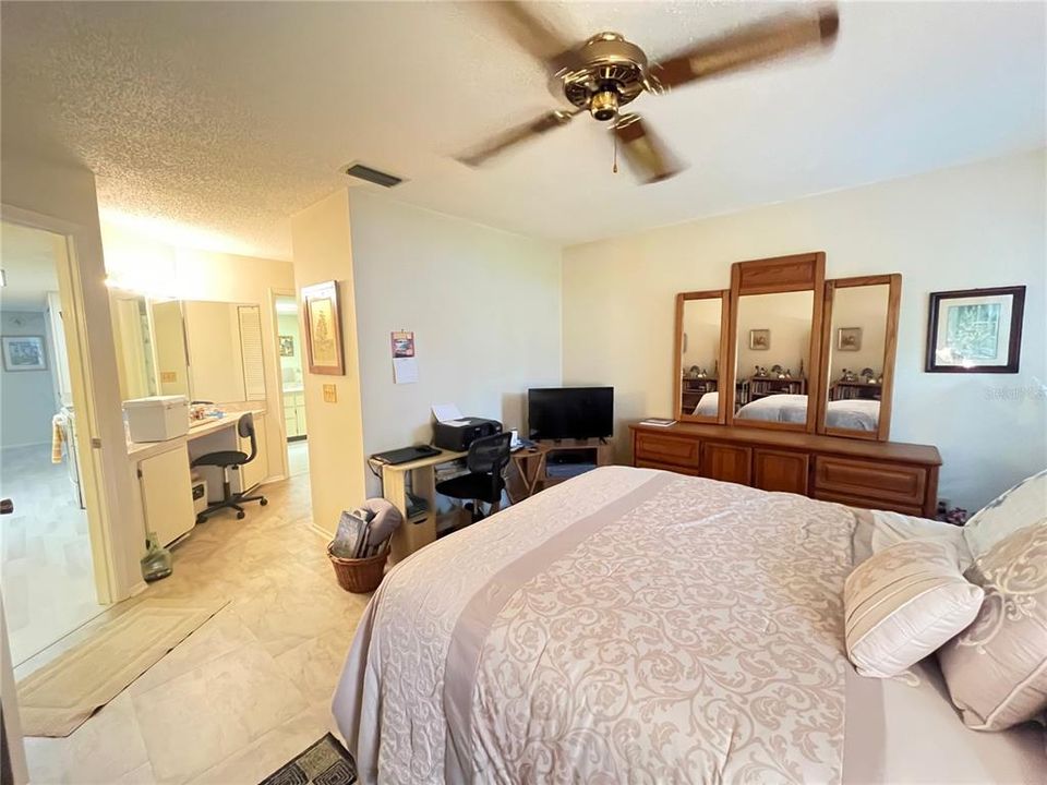 На продажу: $179,999 (2 спален, 2 ванн, 1318 Квадратных фут)