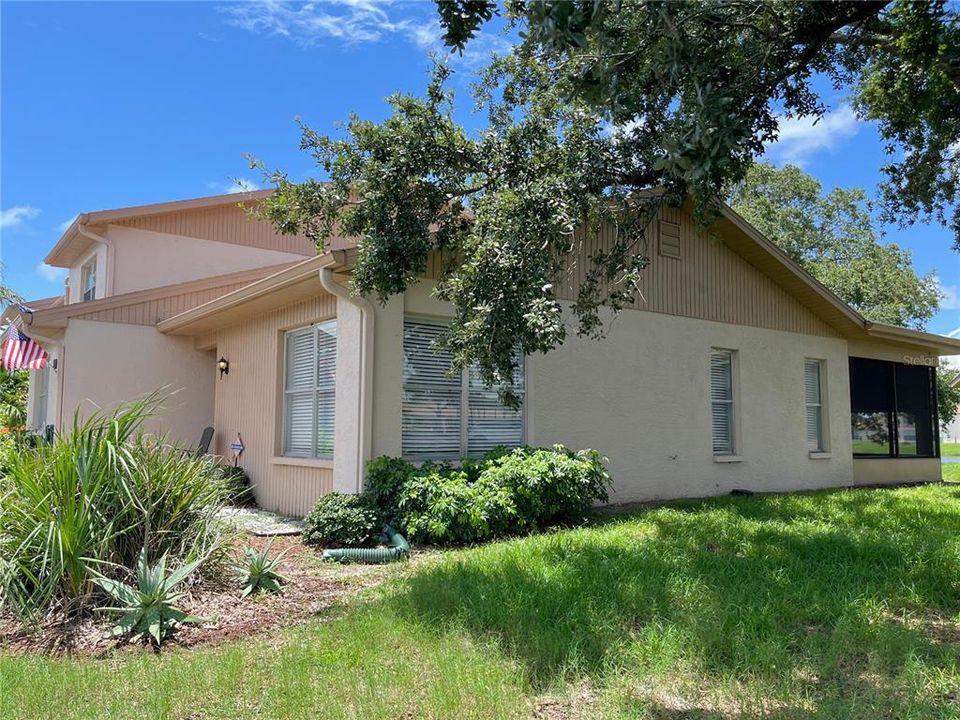 На продажу: $179,999 (2 спален, 2 ванн, 1318 Квадратных фут)