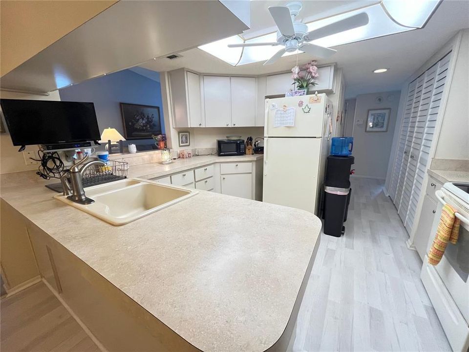 На продажу: $179,999 (2 спален, 2 ванн, 1318 Квадратных фут)