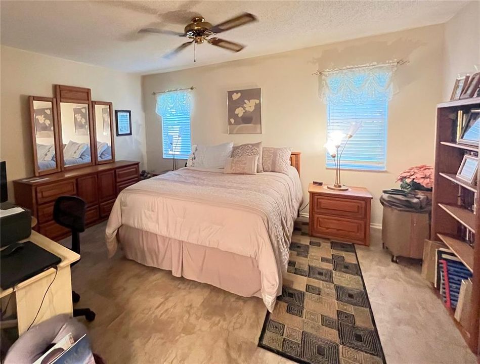 На продажу: $179,999 (2 спален, 2 ванн, 1318 Квадратных фут)