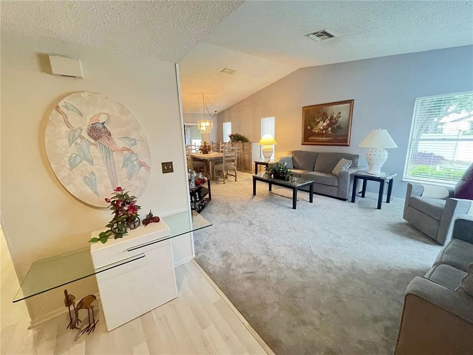 На продажу: $179,999 (2 спален, 2 ванн, 1318 Квадратных фут)