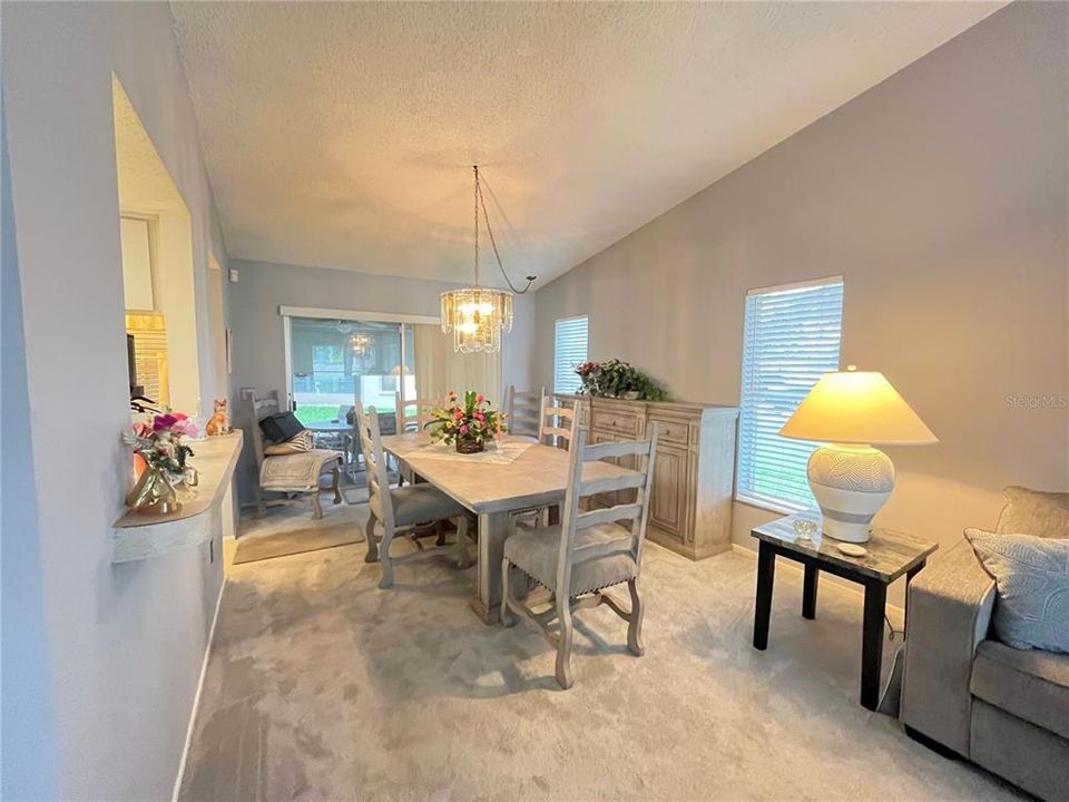 На продажу: $179,999 (2 спален, 2 ванн, 1318 Квадратных фут)