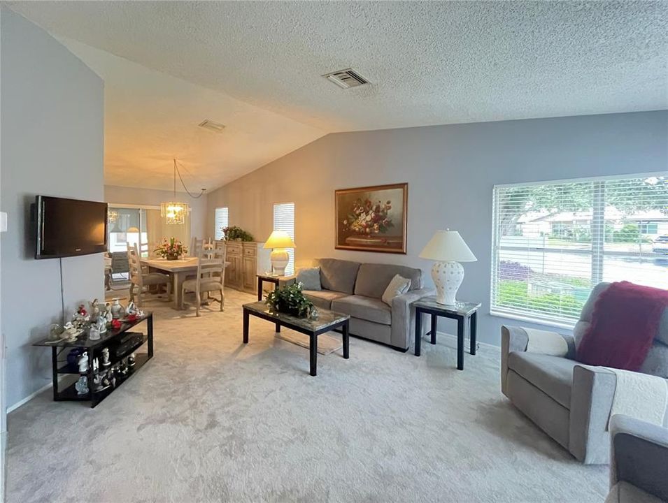 На продажу: $179,999 (2 спален, 2 ванн, 1318 Квадратных фут)